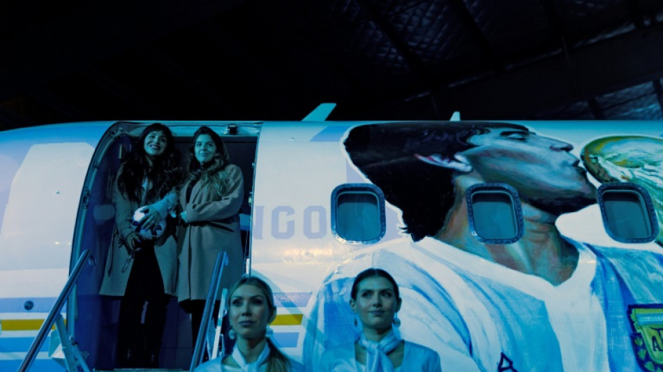 Presentan avi&oacute;n en homenaje a Maradona en Argentina: el "Tango D10S"