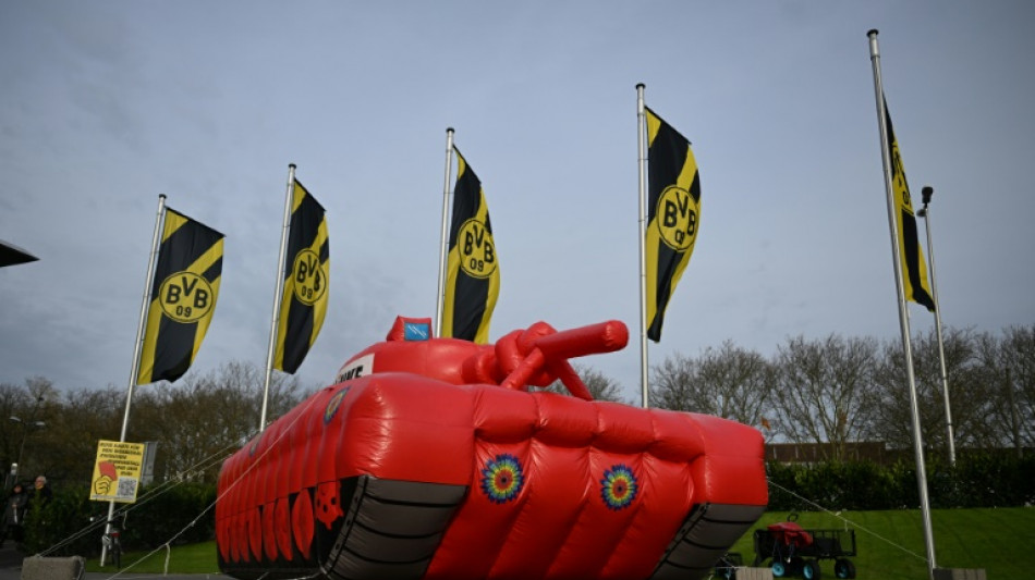 Patroc&iacute;nio de fabricante de armas gera alvoro&ccedil;o no Borussia Dortmund