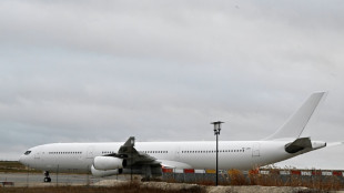 Avi&atilde;o com passageiros da &Iacute;ndia retido na Fran&ccedil;a decola rumo a Mumbai