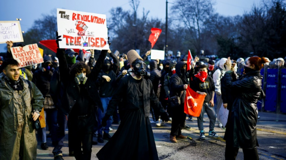 Novos protestos na Turquia ap&oacute;s pris&atilde;o de rival de Erdogan