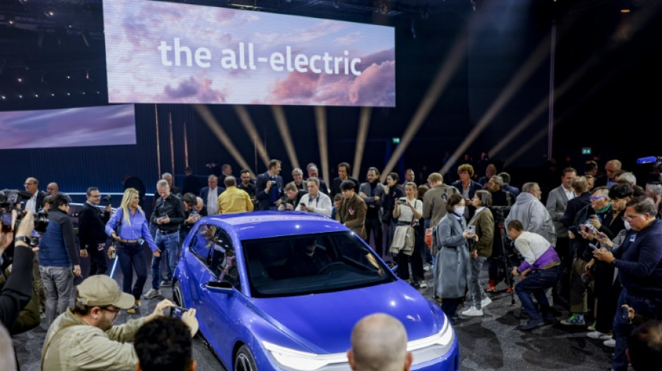 Volkswagen y Mercedes presentan dos modelos el&eacute;ctricos para competir ante Tesla y China