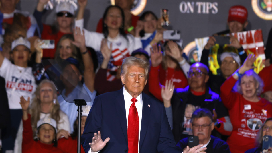 Trump, dazi e sanzioni a Bogot&agrave; per rifiuto voli rimpatri