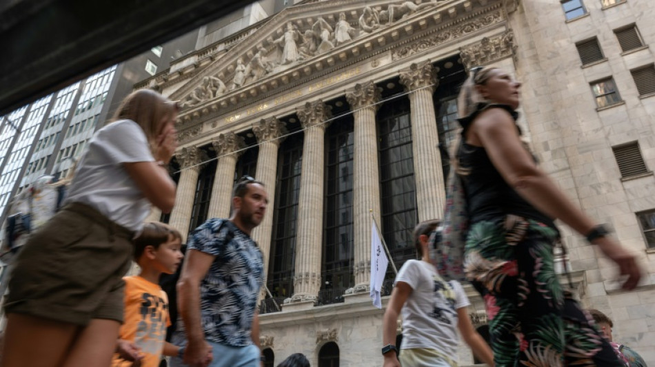 Wall Street finit dispers&eacute;e et s'offre un r&eacute;pit apr&egrave;s sa course folle