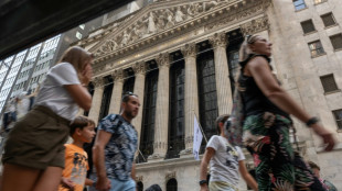 Wall Street finit dispers&eacute;e et s'offre un r&eacute;pit apr&egrave;s sa course folle