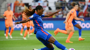 Bleues: "Il faudra qu'on bataille pour retrouver" l'&eacute;lan de 2019, dit Geyoro &agrave; l'AFP