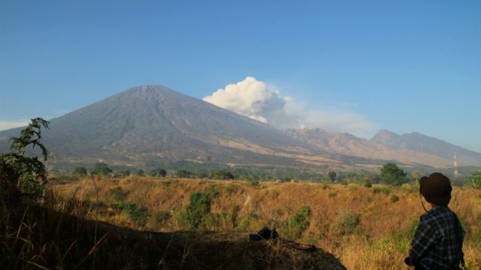 Equipes de emergência tentam resgatar brasileira na Indonésia