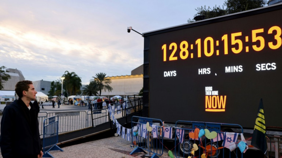 Pra&ccedil;a de Tel Aviv se torna local de peregrina&ccedil;&atilde;o por ref&eacute;ns israelenses em Gaza