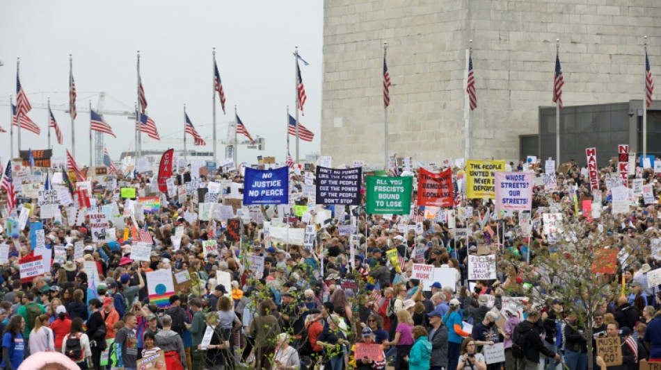 "Bas les pattes": des milliers d'Am&eacute;ricains manifestent contre Trump