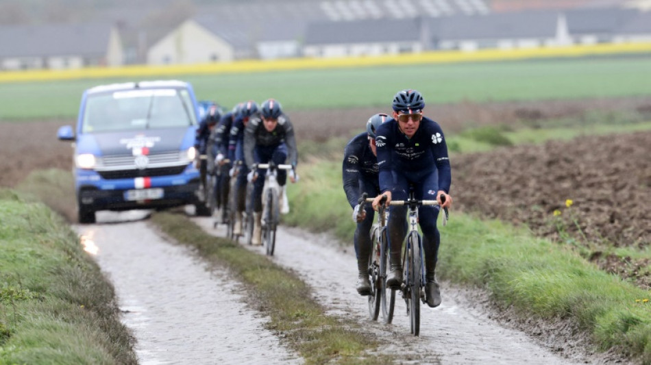 Paris-Roubaix: un peloton traumatis&eacute; par les chutes et voil&agrave; l'Enfer du nord