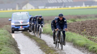 Paris-Roubaix: un peloton traumatis&eacute; par les chutes et voil&agrave; l'Enfer du nord