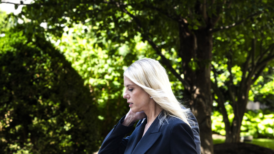 Bomba vicino clinica in California, un morto e 5 feriti