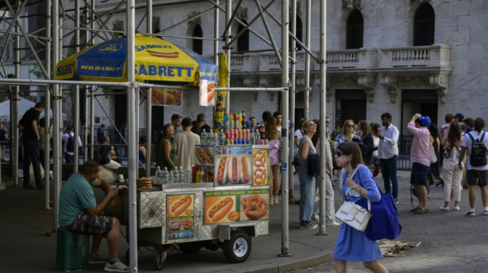 Wall Street ouvre en baisse, angoiss&eacute;e par la remont&eacute;e des taux