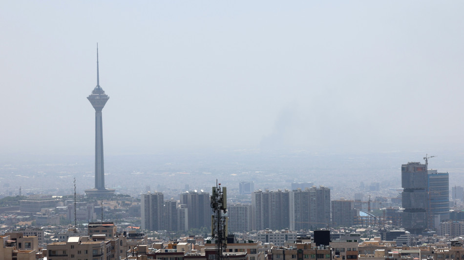 'Un attacco israeliano colpisce la tv di Stato iraniana'