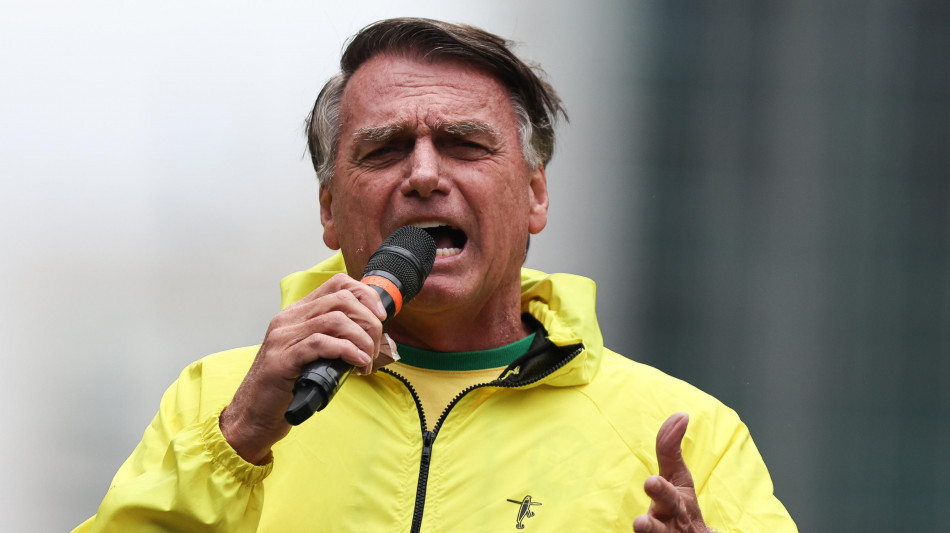 Bolsonaro, 'buone notizie, fra pochi giorni lascer&ograve; l'ospedale'