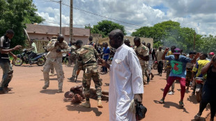 Mali: attaque "terroriste" repouss&eacute;e aux portes de la capitale