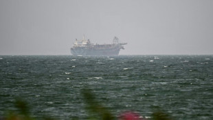 Proj&eacute;til atinge navio e tens&atilde;o aumenta em Ormuz