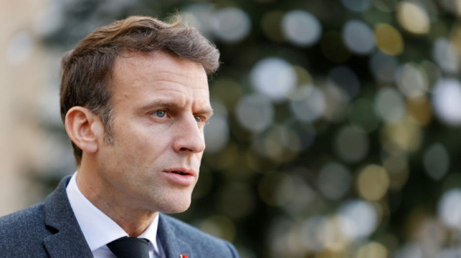 Macron d&eacute;voile son plan pour un syst&egrave;me de sant&eacute; qui s'enfonce dans la crise