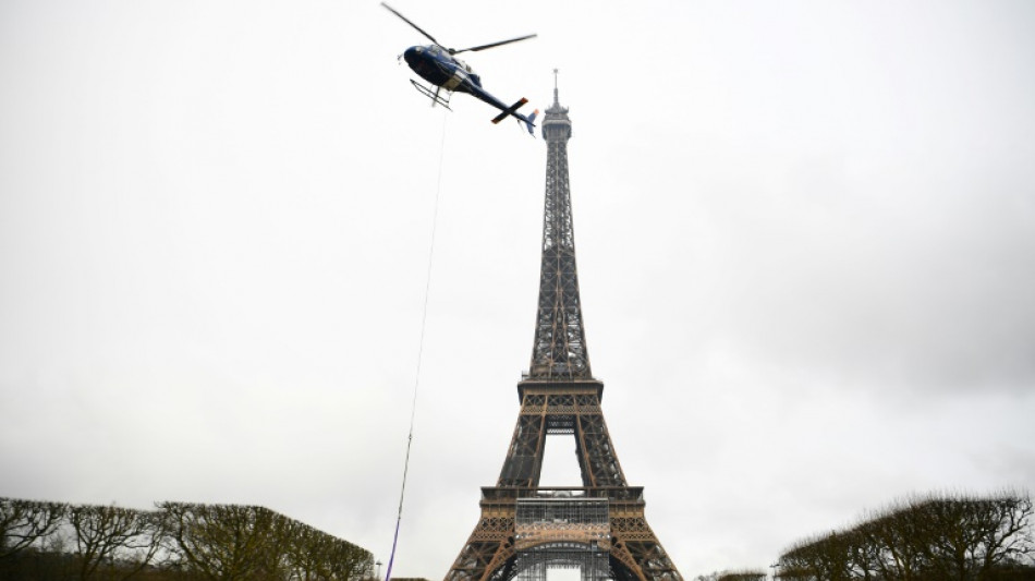 La Tour Eiffel culmine d&eacute;sormais &agrave; 330 m&egrave;tres