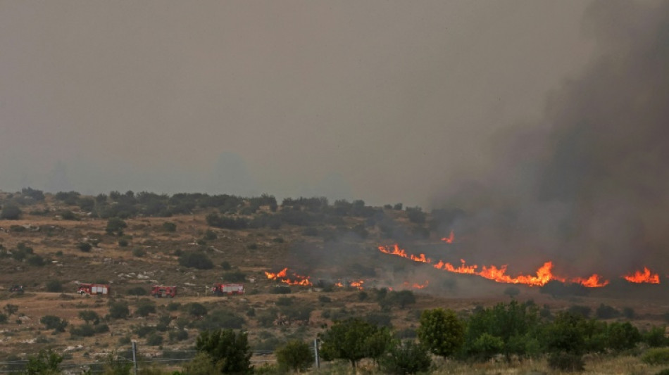 Israel reabre carreteras cerradas por incendio cerca de Jerusal&eacute;n que sigue activo