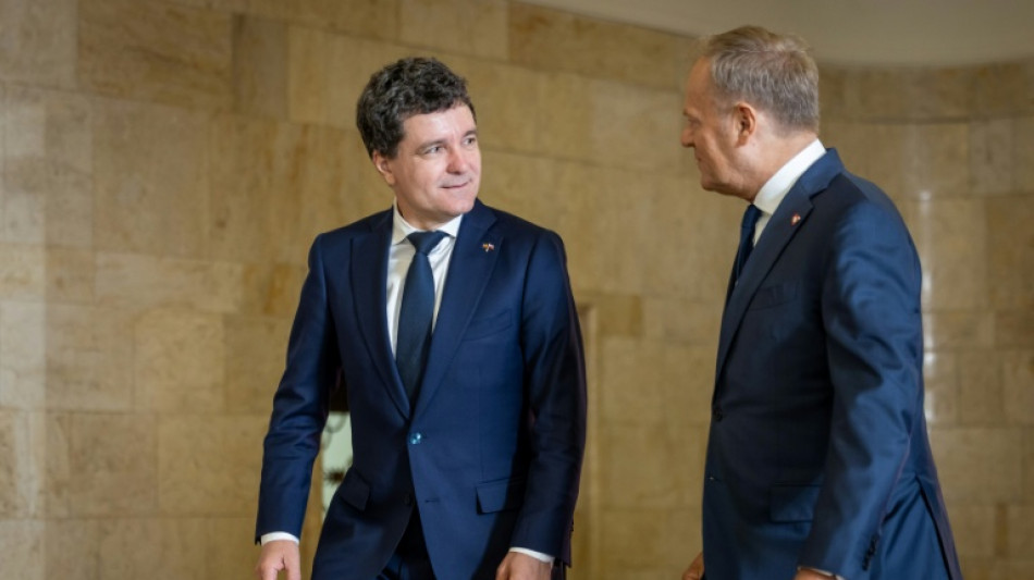 Pr&oacute;-europeu Nicusor Dan toma posse como presidente da Rom&ecirc;nia