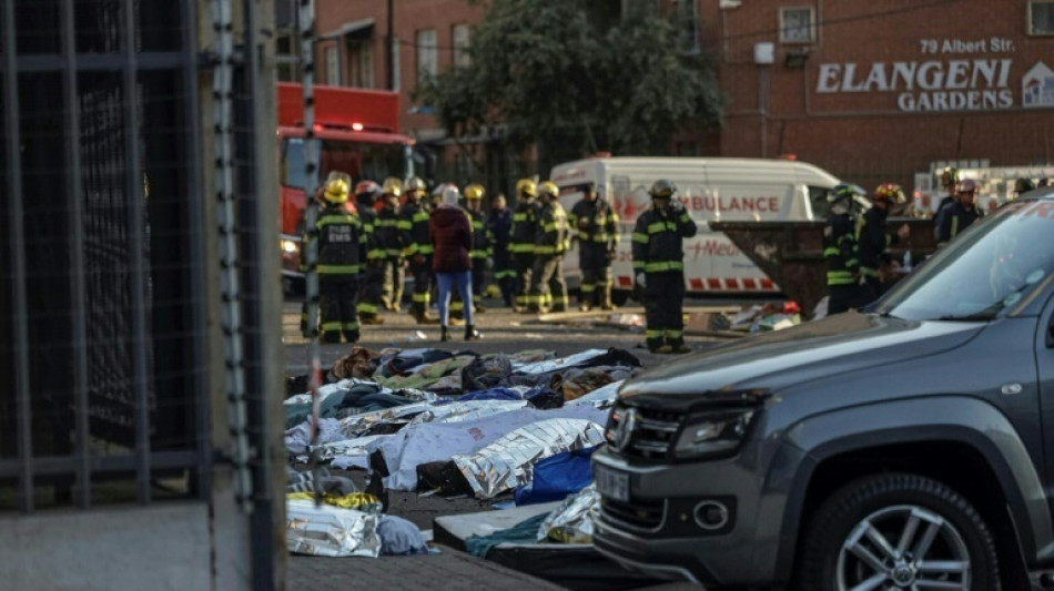 Inc&ecirc;ndio em pr&eacute;dio de Joanesburgo deixa 74 mortos