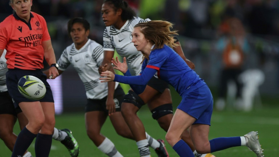 Mondial f&eacute;minin de rugby: la France, victorieuse des Fidji (44-0), valide sa qualification en quarts 
