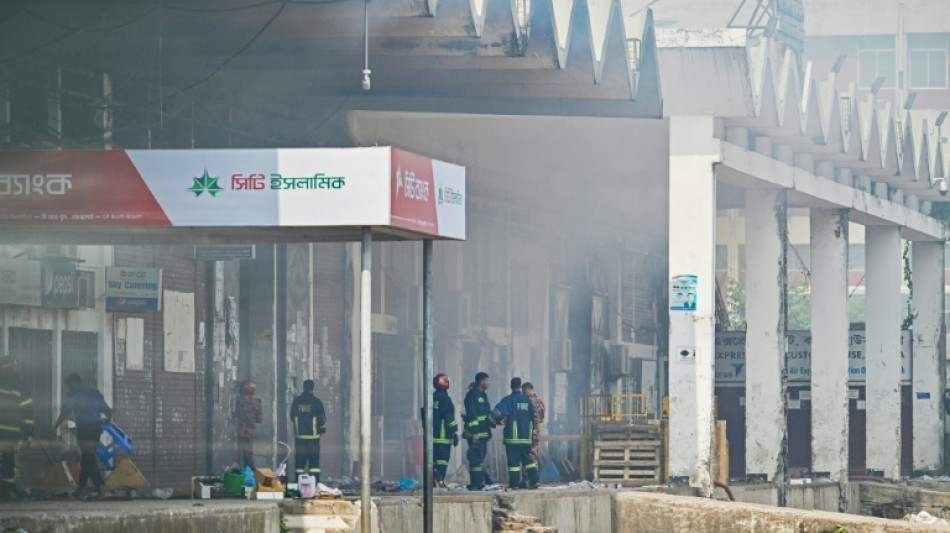 Incendie &agrave; l'a&eacute;roport international de Dacca: plus d'un milliard de dollars de d&eacute;g&acirc;ts, selon une estimation