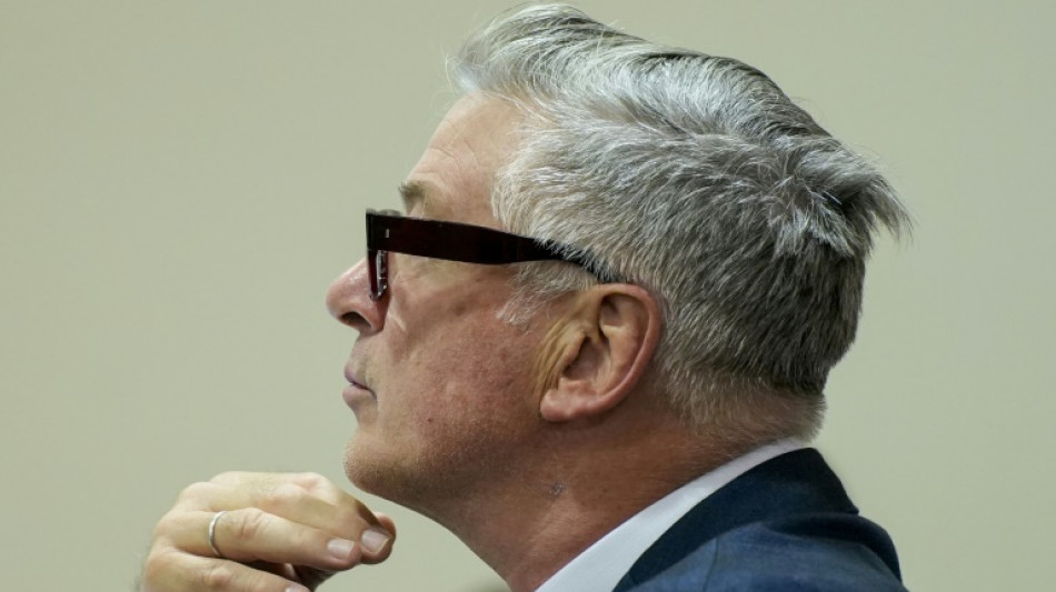 Au proc&egrave;s d'Alec Baldwin pour homicide involontaire, la d&eacute;fense met en doute l'enqu&ecirc;te