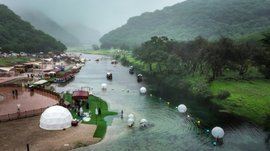 With poetry and chants, Omanis strive to preserve ancient language