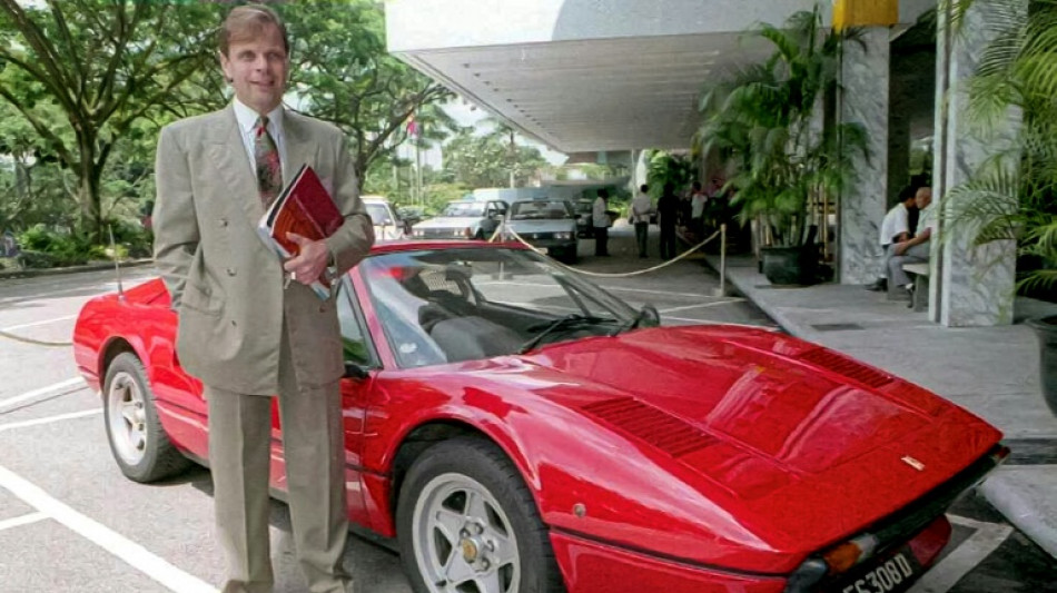 Zilliacus says offer to buy Manchester United remains