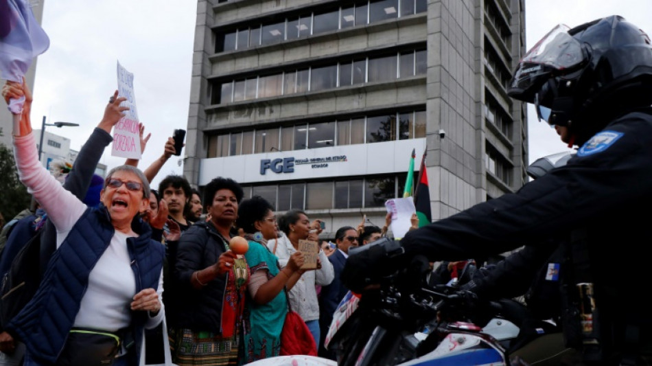 Manifestantes protestam por desaparecimento de jovens em a&ccedil;&atilde;o militar no Equador