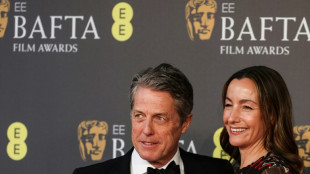 Hugh Grant llega a un acuerdo econ&oacute;mico con un tabloide al que demand&oacute;