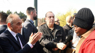 Projectiles et hu&eacute;es: s&eacute;quence agit&eacute;e pour Zemmour aupr&egrave;s de toxicomanes et migrants