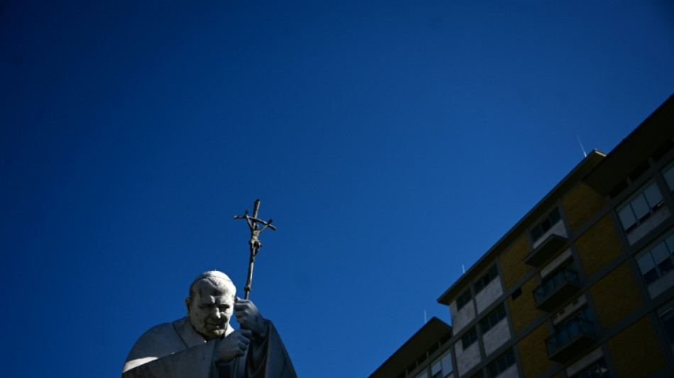 El papa Francisco, hospitalizado, pasa "breves momentos" sin aporte de ox&iacute;geno