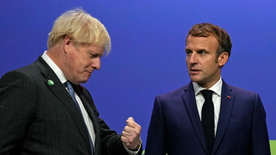 Dans ses m&eacute;moires, Boris Johnson r&egrave;gle ses comptes avec Emmanuel Macron