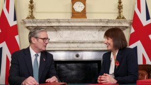 Royaume-Uni: le gouvernement travailliste sur une ligne de cr&ecirc;te avec son premier budget