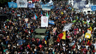 Lágrimas, folia e peregrinação em Buenos Aires para celebrar o papa que nunca voltou