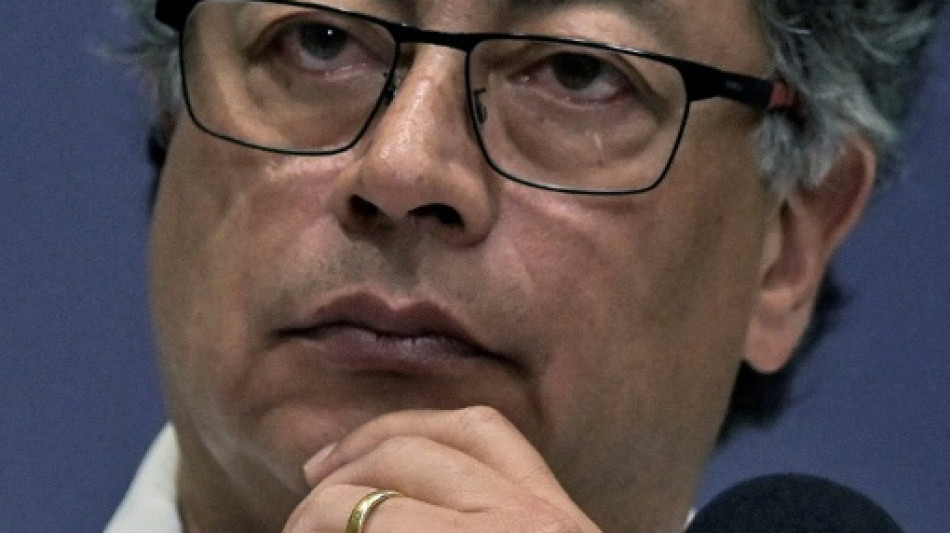 Ex&eacute;rcito da Col&ocirc;mbia suspende 10 militares por amea&ccedil;as a mulheres e crian&ccedil;as