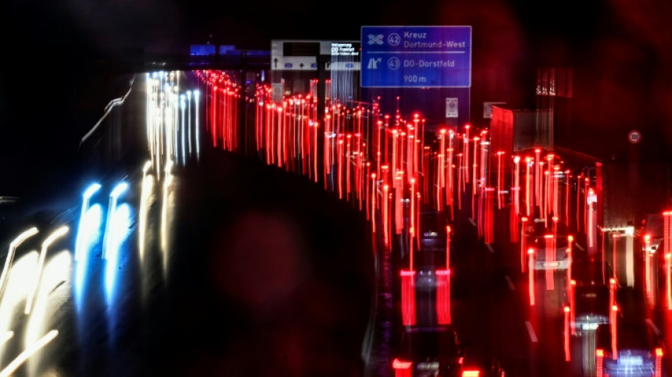 Berauschter Autofahrer schl&auml;ft nach Unfall auf Bremer Autobahn in Wagen ein