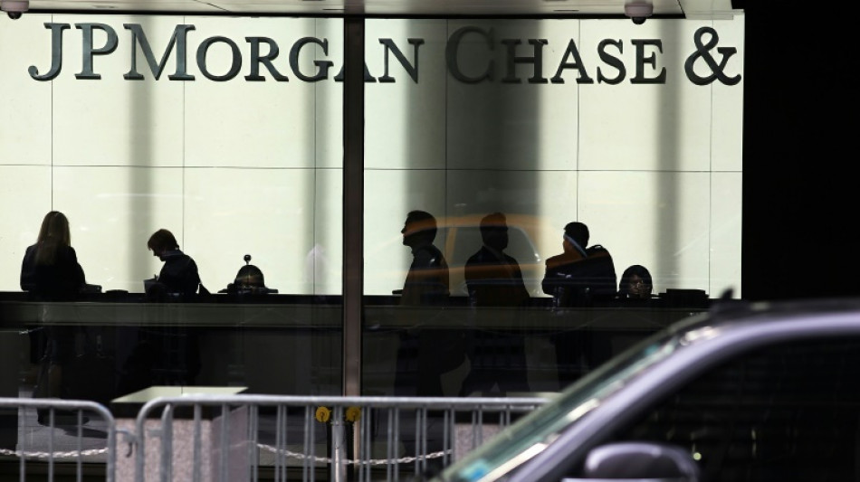 JPMorgan Chase reporta menores ganancias y advierte sobre "vientos en contra" econ&oacute;micos