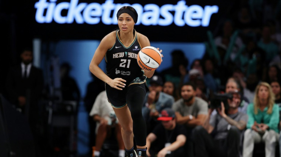 Jogadoras da WNBA pedem mais segurança após brinquedos sexuais arremessados em quadra