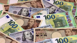 Lastrado por la pol&iacute;tica monetaria japonesa, el yen se hunde ante otras divisas