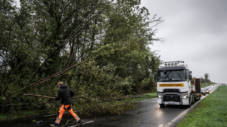 Temp&ecirc;tes m&eacute;t&eacute;o et temp&ecirc;tes sociales : perturbations dans les transports publics vendredi et ce week-end
