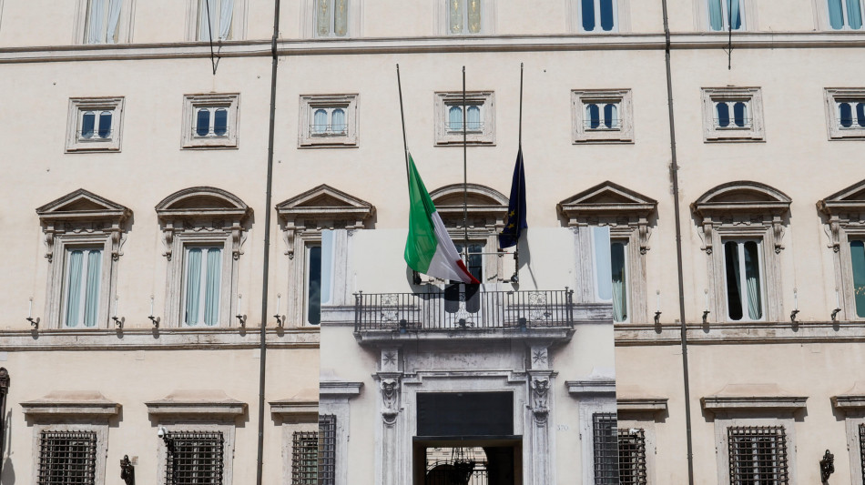 Il Governo ha deliberato 5 giorni di lutto nazionale per il Papa