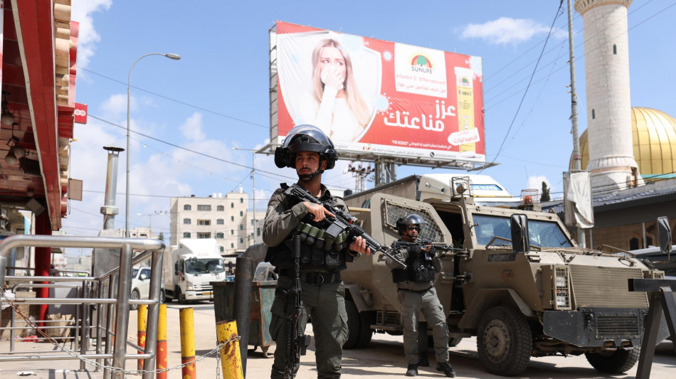 Media, Israele impedir&agrave; visita ministro Riad in Cisgiordania