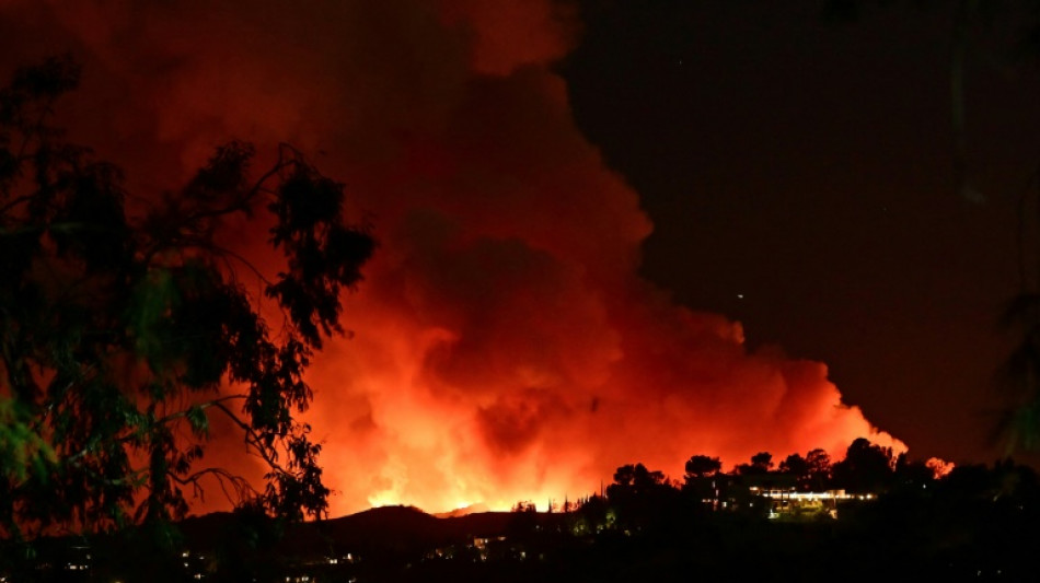 Br&auml;nde im Raum Los Angeles weiten sich erneut aus - Mittlerweile 16 Todesopfer