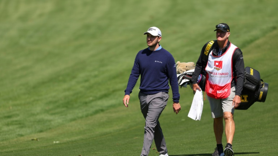 Tiger's caddie LaCava linking up with Cantlay