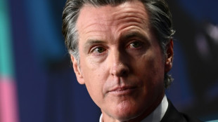 Calif&oacute;rnia amea&ccedil;a a&ccedil;&atilde;o legal sobre voos de migrantes