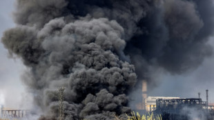 Rusia bombardea una refiner&iacute;a de petr&oacute;leo en el este de Ucrania