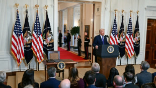La Casa Blanca dice que el plan de Trump de congelar subvenciones p&uacute;blicas sigue en vigor